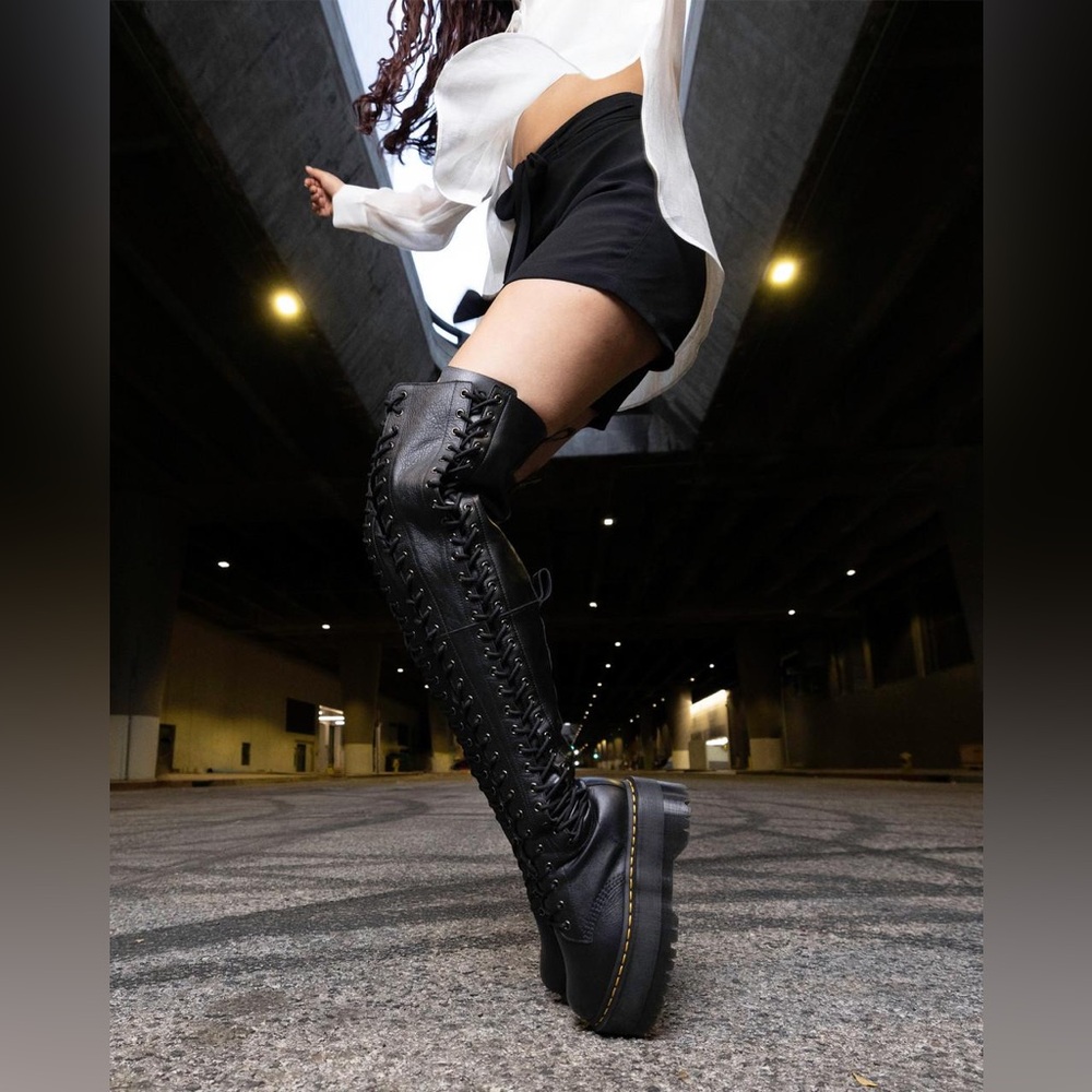 🤩 NEW DR. MARTENS AZREYA MAX LEATHER 26-EYE PLATFORM BOOTS
